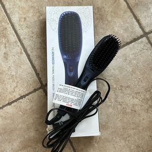 Never used Aquage (BabylissPRO) Blue Thermal Paddle Brush. In box.